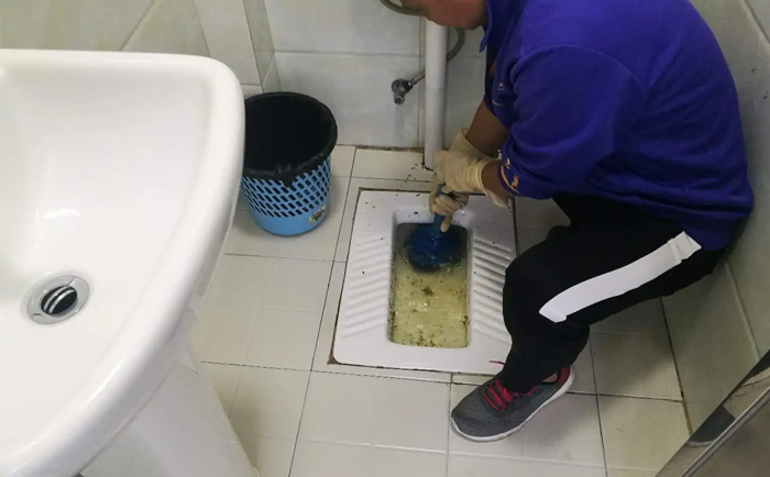 四子王疏通蹲坑